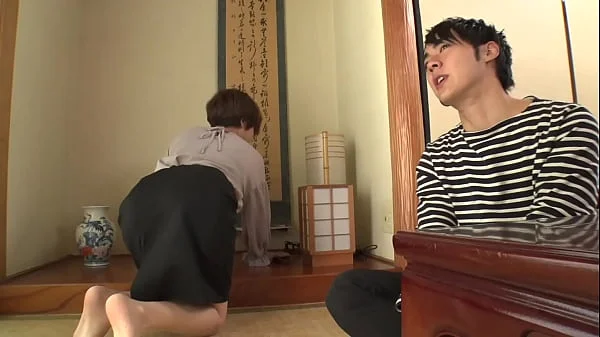 旦那が一服している短い時間で、義理の息子に毎日10発以上中出しされています…。　瀬戸奈々子