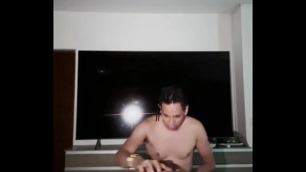 Le meto el dedo por el culo para que me lo de