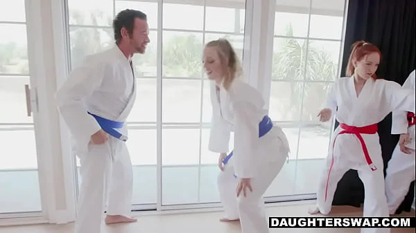 Curvy Milf Danni Jones Gets A Home Visit From Her Fit Masseuse