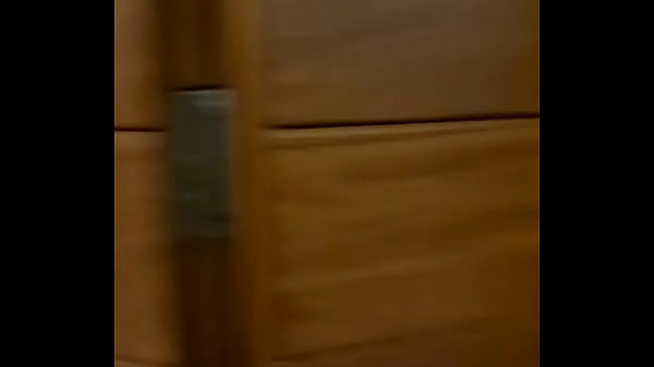 Me metí a un spa para tener la experiencia completa  y me termino follando a la otra clienta en el vestidor, seguro las masajistas escucharon estaban afuerita